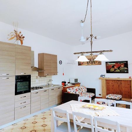 Casa Vacanze Sole E Mare Теулада Екстер'єр фото